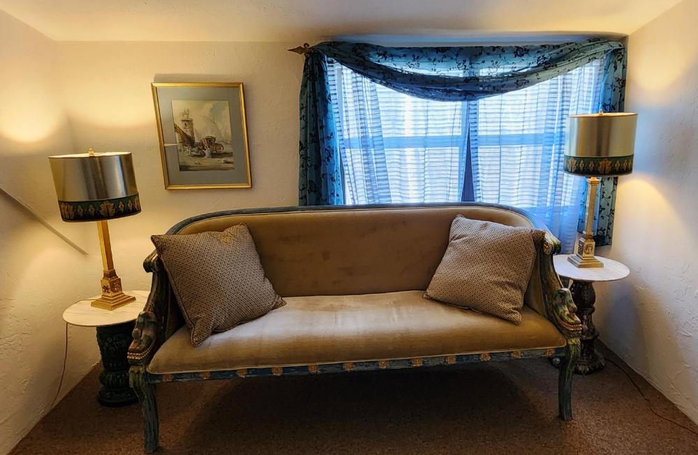 Queen Suite interior